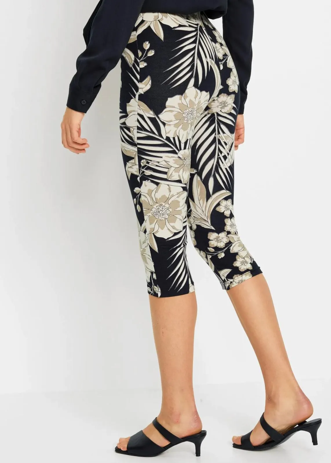 bonprix Hosen^Capri-Hose schwarz/beige floral