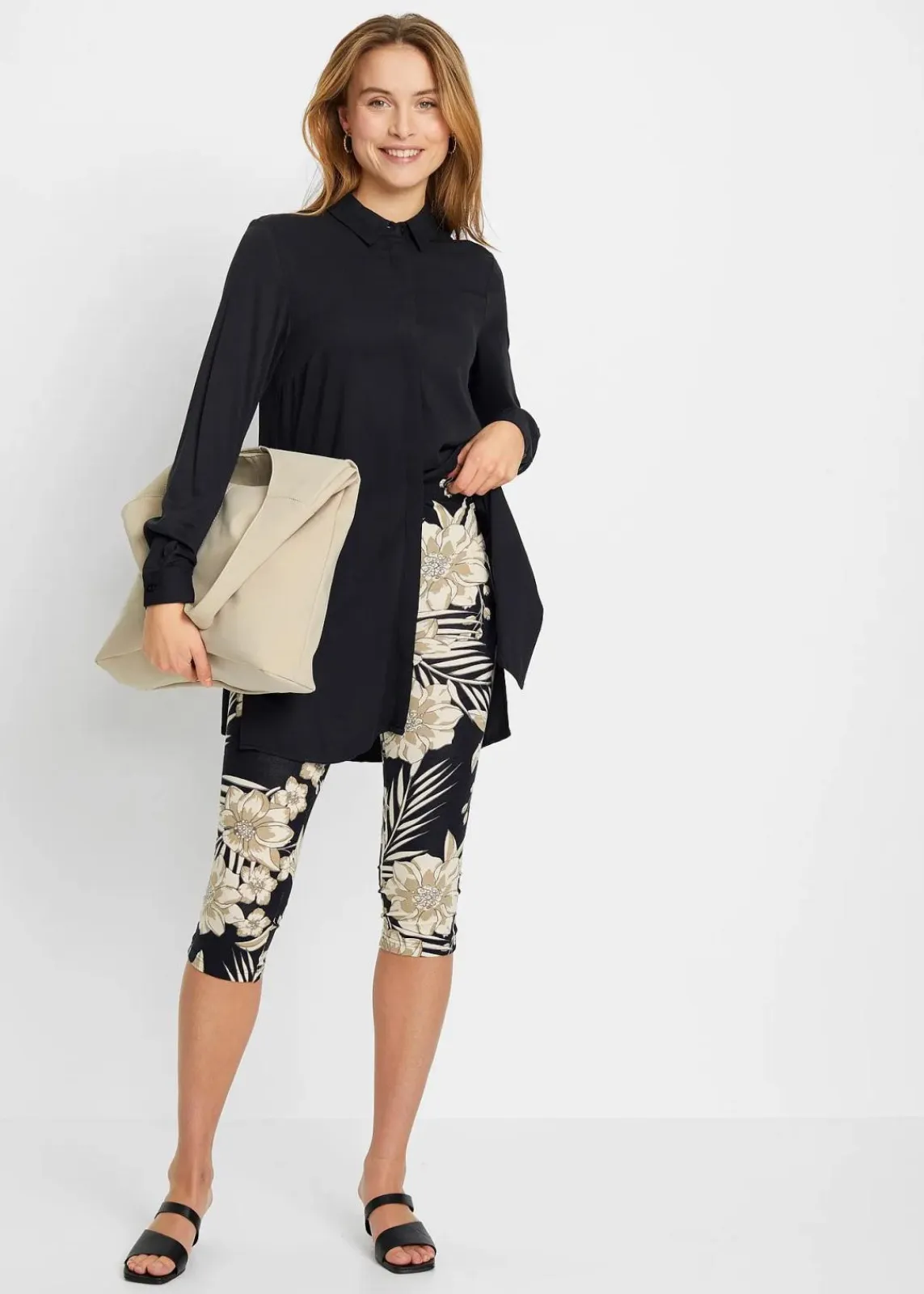 bonprix Hosen^Capri-Hose schwarz/beige floral