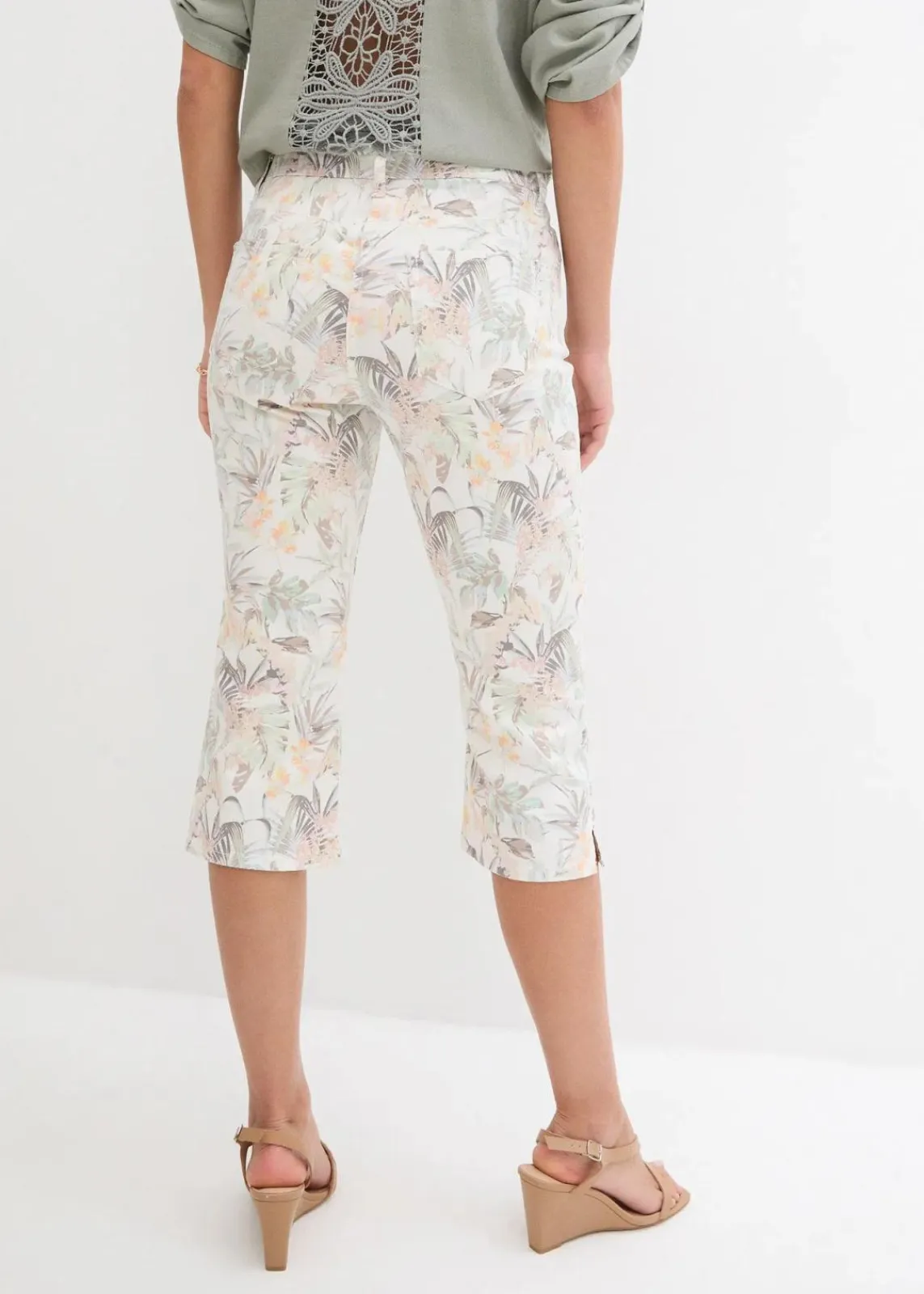 bonprix Bekleidung·Kleider|Hosen^Capri-Hose weiß/oliv bedruckt