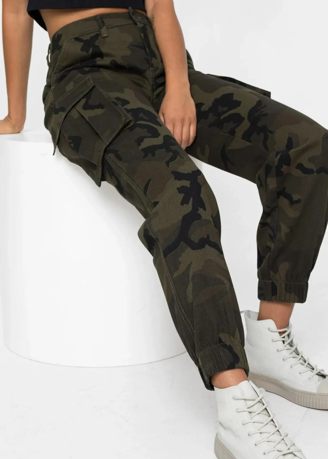 bonprix Bekleidung·Kleider|Hosen^Cargohose aus reiner Baumwolle dunkeloliv bedruckt