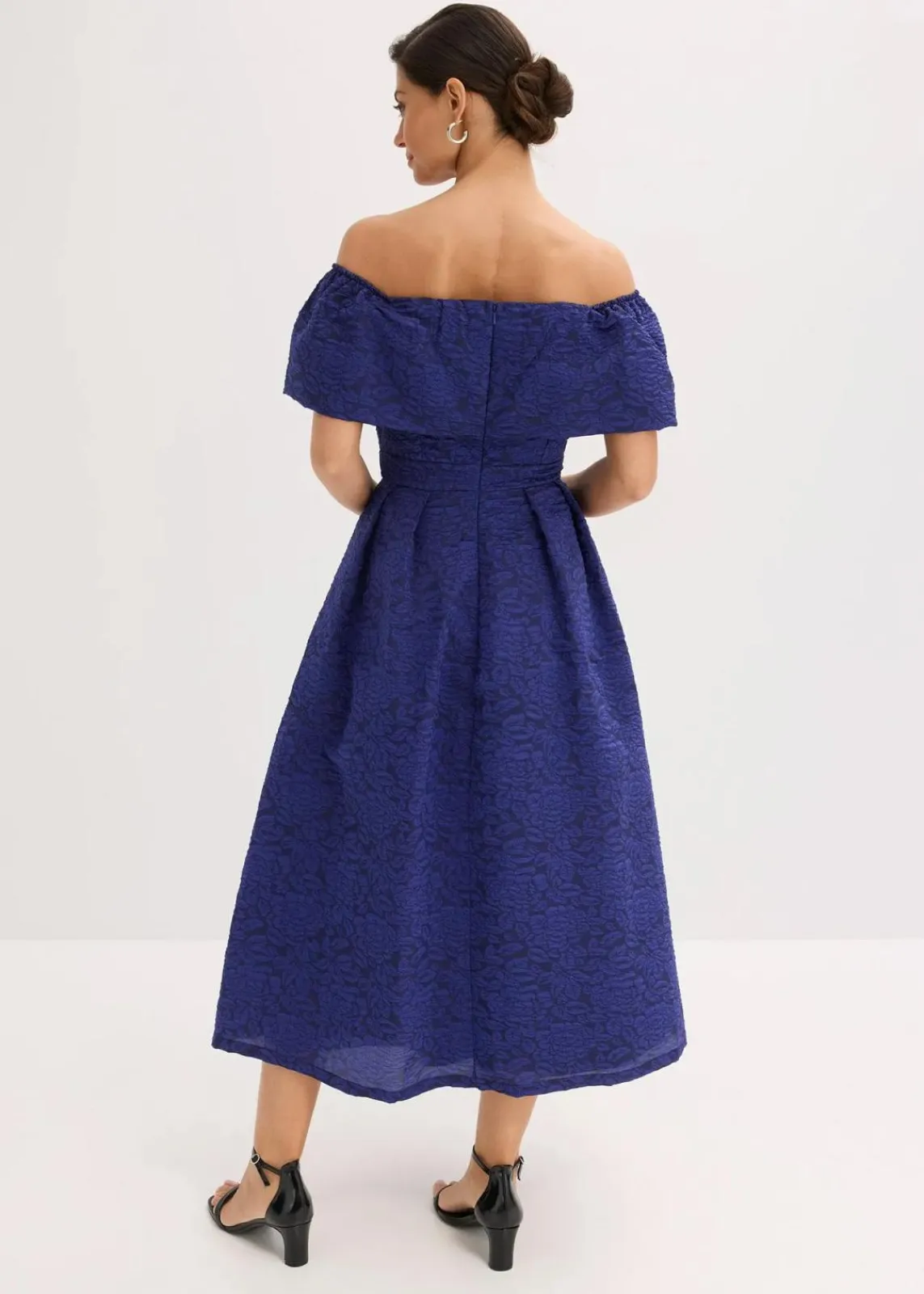bonprix Festliche Mode|Kleider^Carmen-Kleid aus glänzendem Jacquard mitternachtsblau
