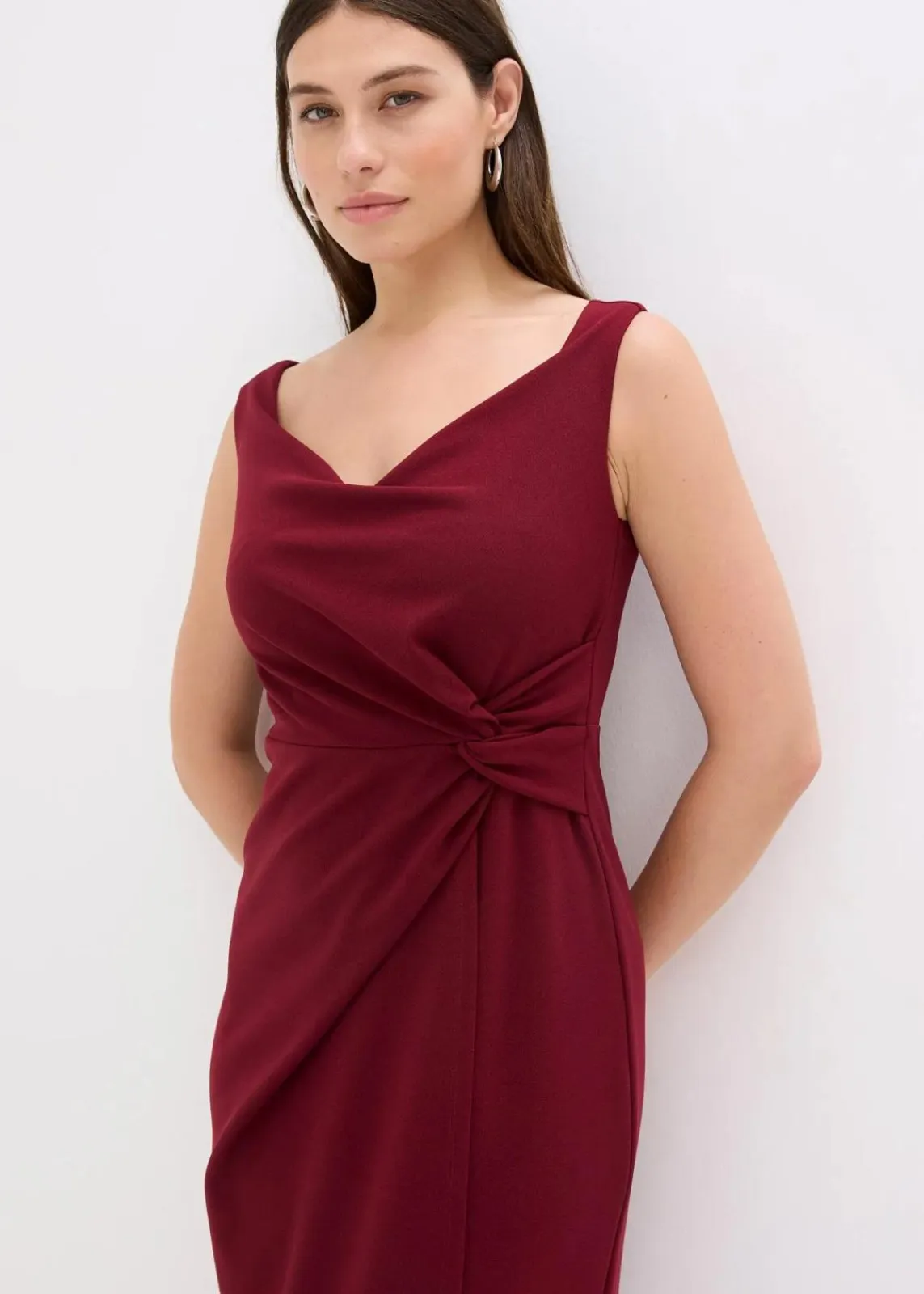 bonprix Bekleidung·Pullover & Strickjacken|Festliche Mode^Carmen-Kleid aus strukturiertem Crepe rubinrot