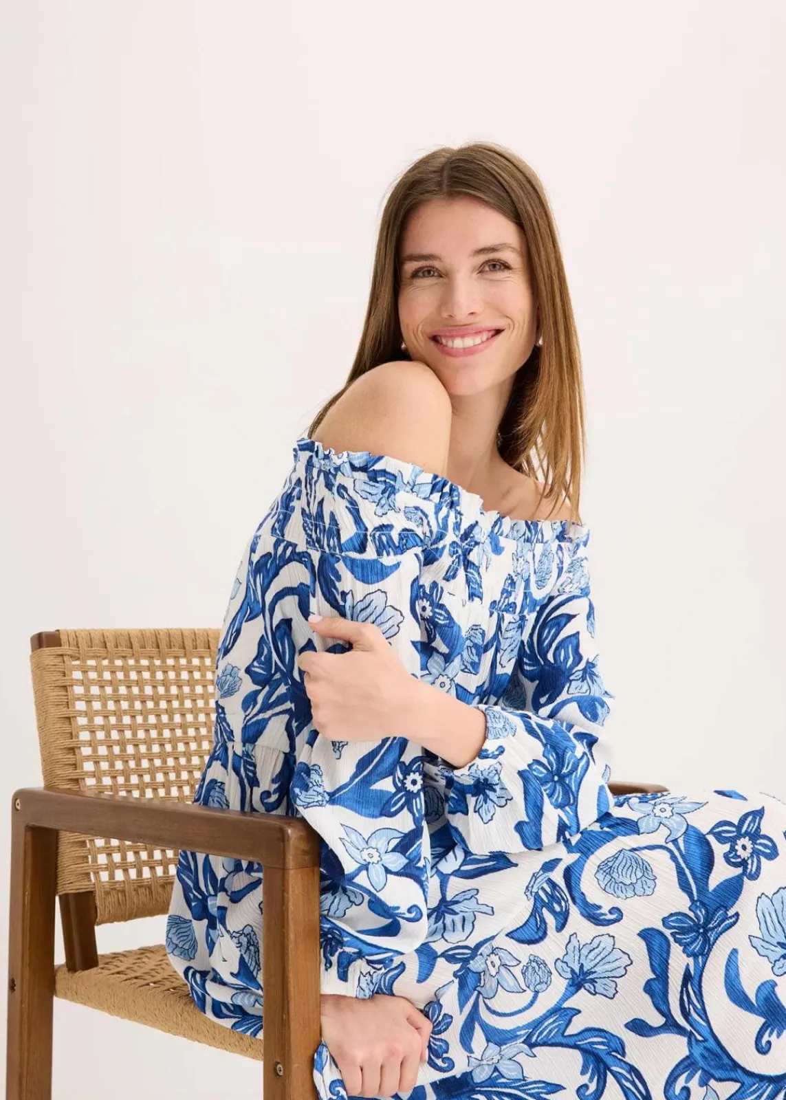 bonprix Bekleidung·Pullover & Strickjacken|Kleider^Carmen-Kleid aus strukturierter Viskose weiß/gletscherblau bedruckt
