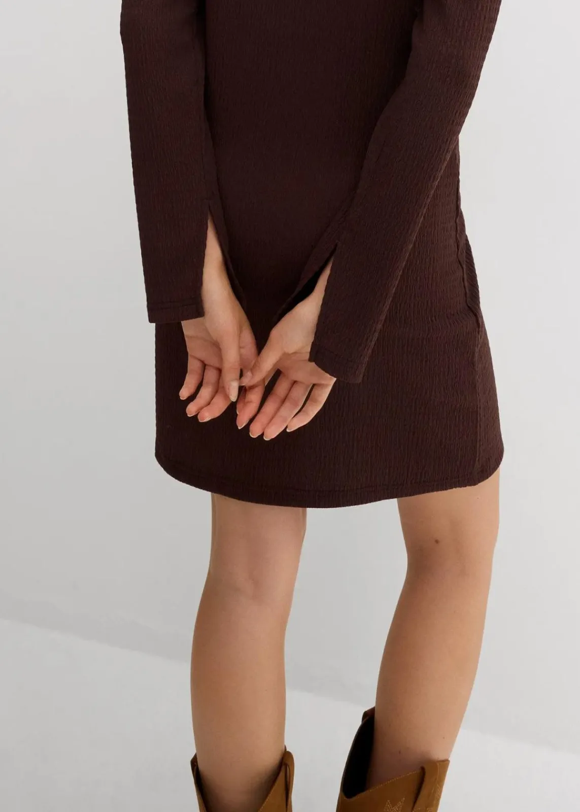 bonprix Kleider|Nachhaltigere Materialien^Carmen-Kleid aus strukturiertem Crêpe dunkelbraun