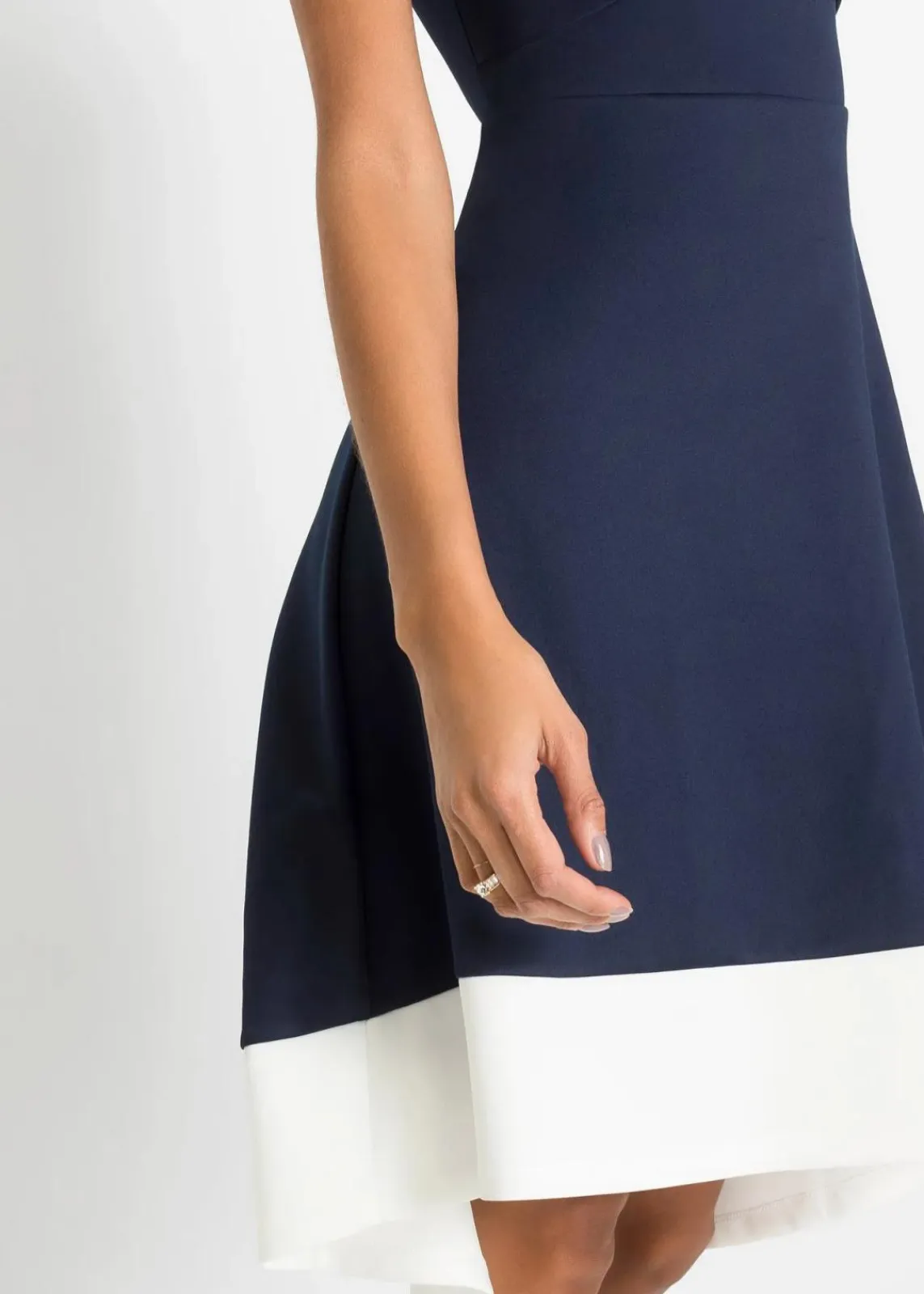 bonprix Bekleidung·Pullover & Strickjacken|Festliche Mode^Carmen-Kleid mit Knotendetail dunkelblau / weiss