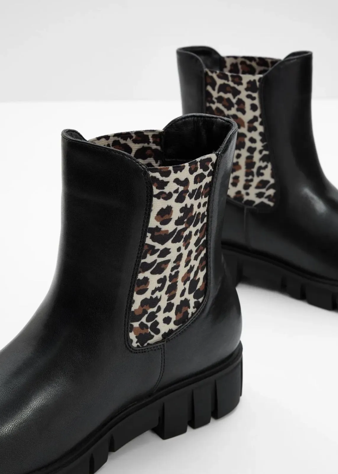 bonprix Gefütterte Winterschuhe|Stiefeletten^Chelsea Boot schwarz leo