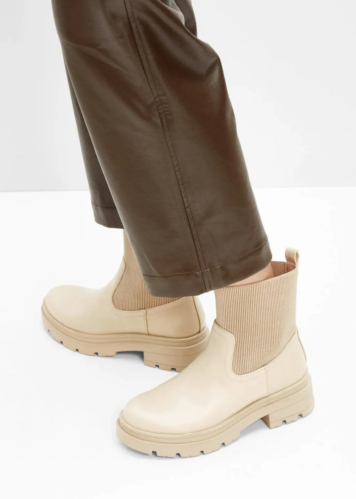 bonprix Schuhe & Accessoires In Spezialgrößen·Elastischer Schaft|Boots^Chelsea Boot beige