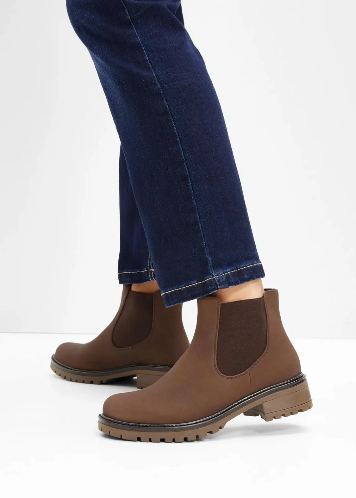 bonprix Stiefeletten|Boots^Chelsea-Boots mit Profilsohle dunkelbraun