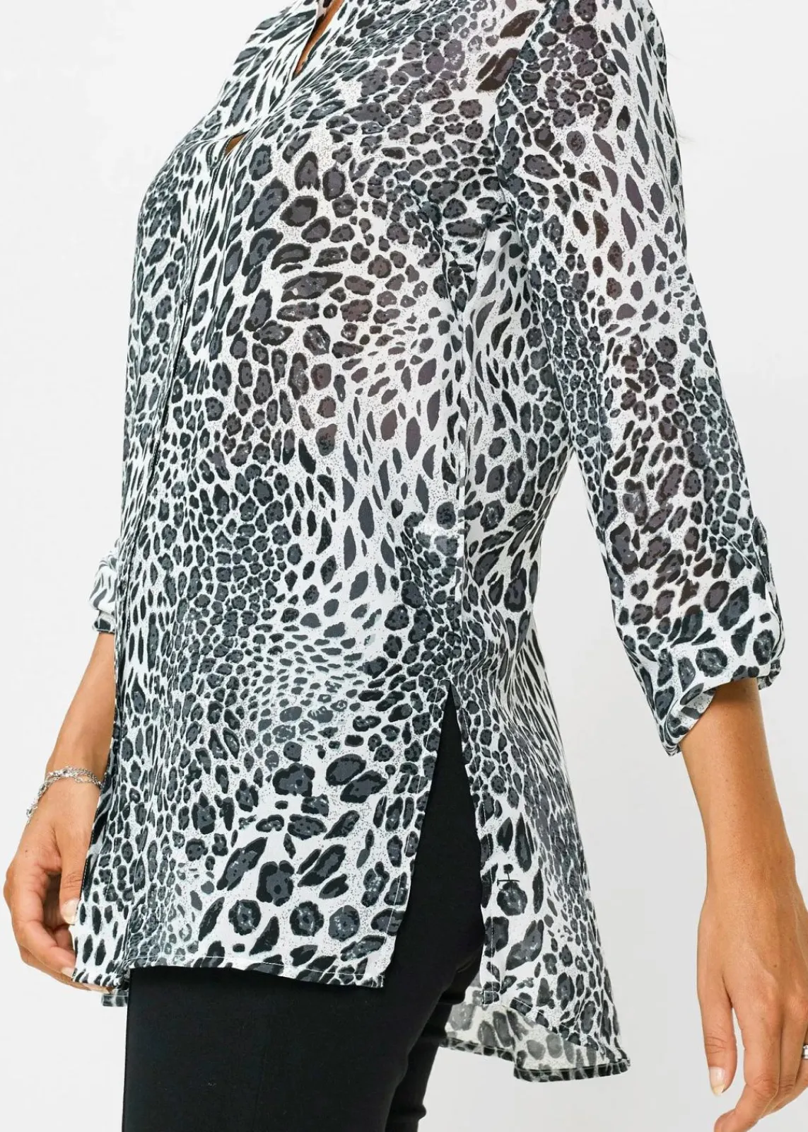 bonprix Bekleidung·Jacken & Mäntel|Blusen & Tuniken^Chiffon Longbluse schwarz/wollweiß bedruckt
