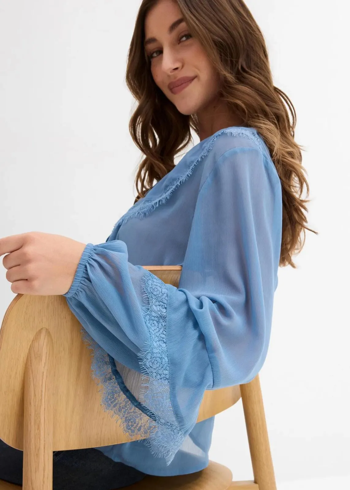 bonprix Bekleidung·Jacken & Mäntel|Blusen & Tuniken^Chiffonbluse wellenblau
