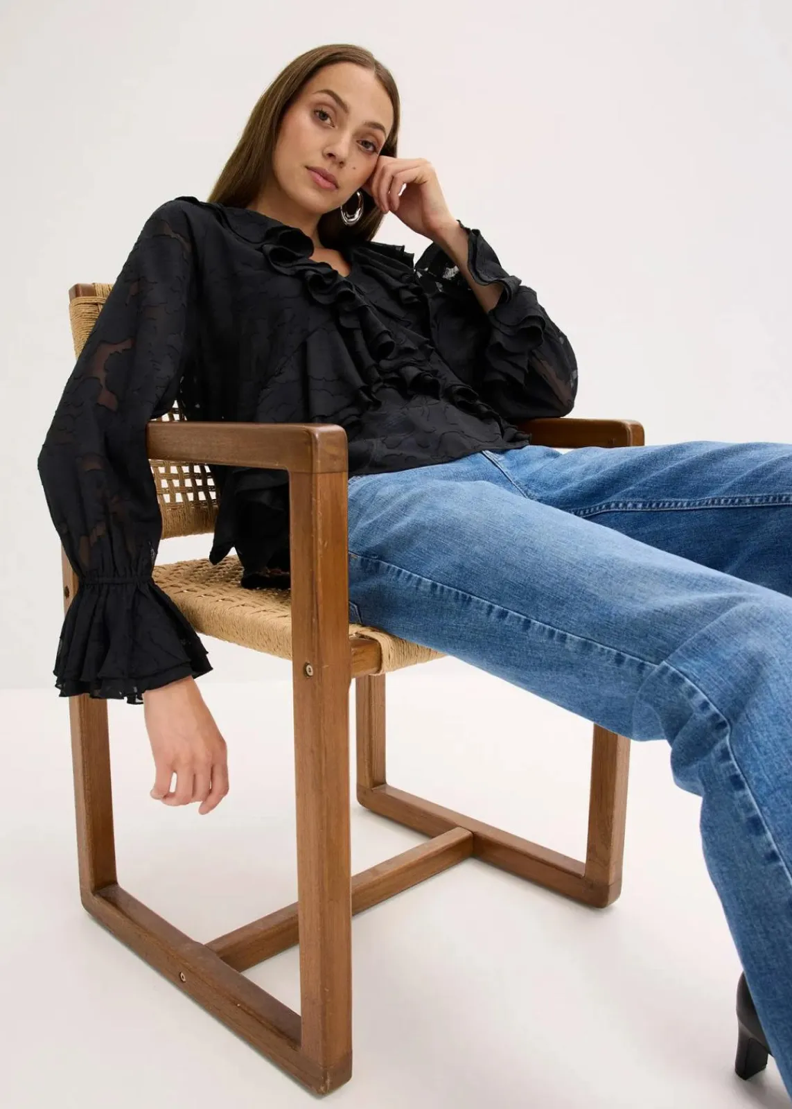 bonprix Bekleidung·Jacken & Mäntel|Blusen & Tuniken^Chiffonbluse mit leichter Transparenz schwarz