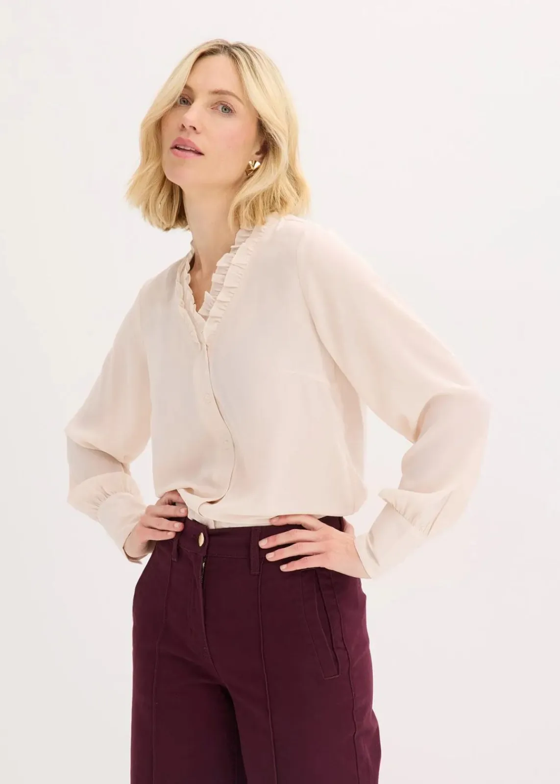 bonprix Blusen & Tuniken|Bekleidung·Jacken & Mäntel^Chiffonbluse mit Rüschen beige