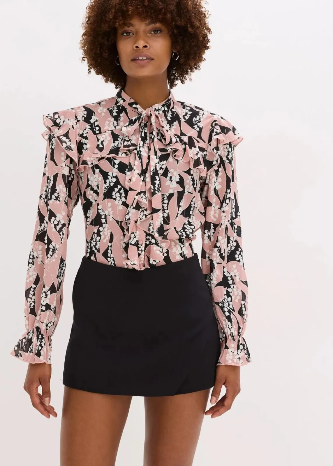 bonprix Bekleidung·Jacken & Mäntel|Blusen & Tuniken^Chiffonbluse mit Volants schwarz/rosenholz floral