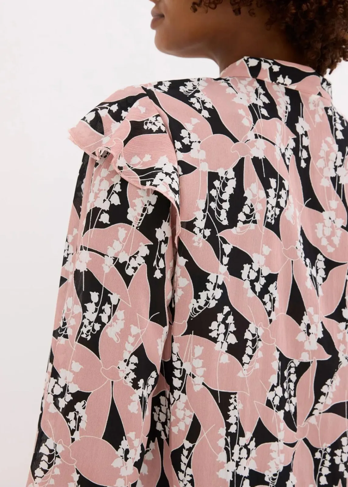bonprix Bekleidung·Jacken & Mäntel|Blusen & Tuniken^Chiffonbluse mit Volants schwarz/rosenholz floral