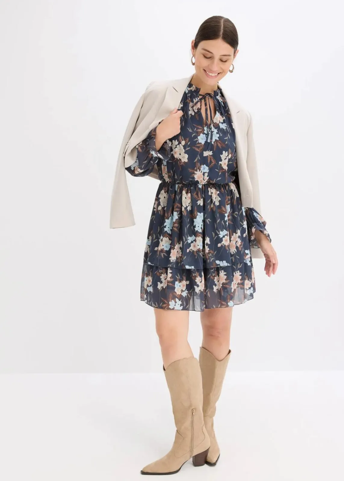 bonprix Bekleidung·Pullover & Strickjacken|Nachhaltigere Materialien^Chiffonkleid nachtblau/eisblau floral