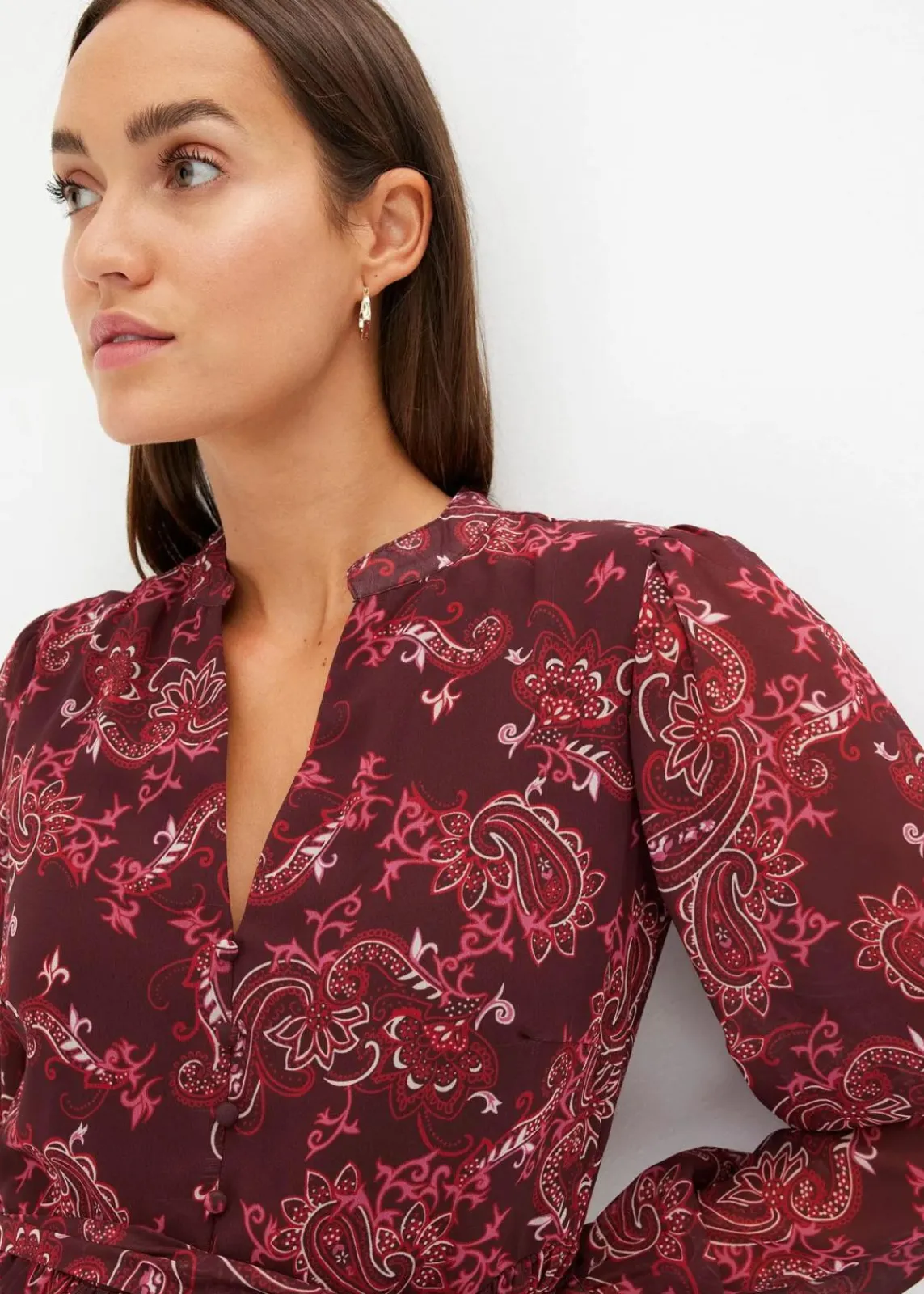 bonprix Bekleidung·Pullover & Strickjacken|Nachhaltigere Materialien^Chiffonkleid bordeaux paisley