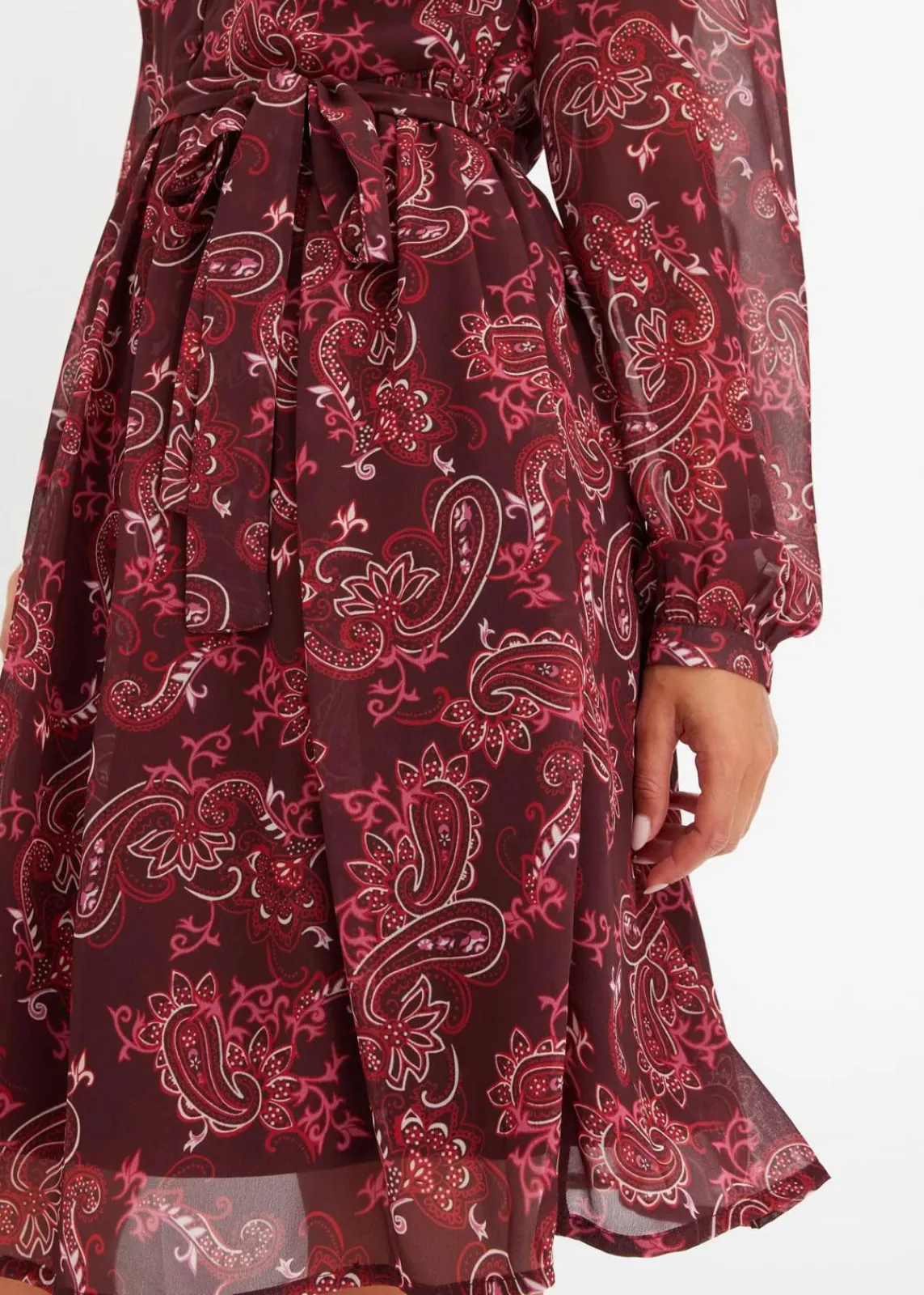bonprix Bekleidung·Pullover & Strickjacken|Nachhaltigere Materialien^Chiffonkleid bordeaux paisley