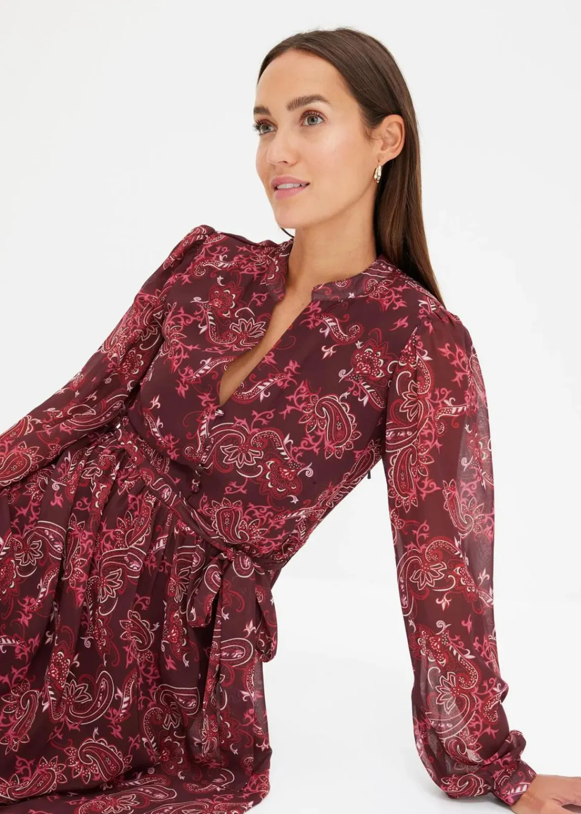 bonprix Bekleidung·Pullover & Strickjacken|Nachhaltigere Materialien^Chiffonkleid bordeaux paisley