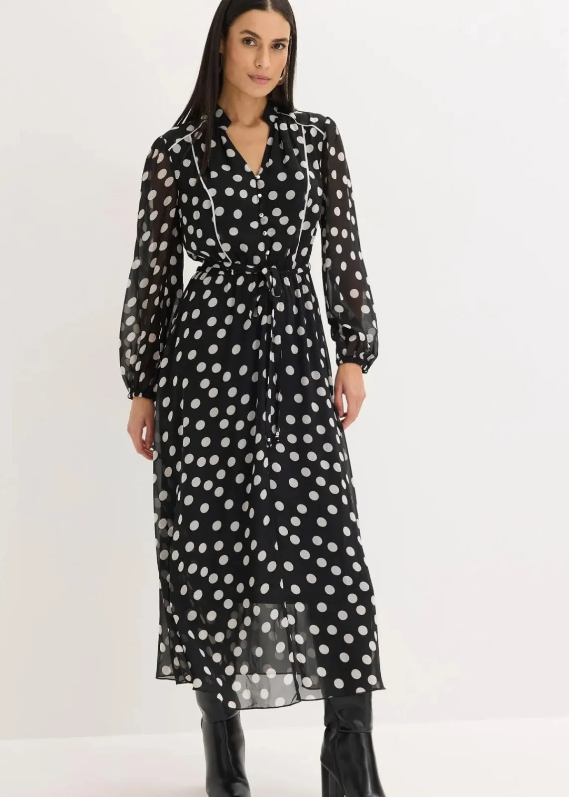bonprix Bekleidung·Pullover & Strickjacken|Kleider^Chiffonkleid mit Kontrast-Pipings schwarz/wollweiß gepunktet