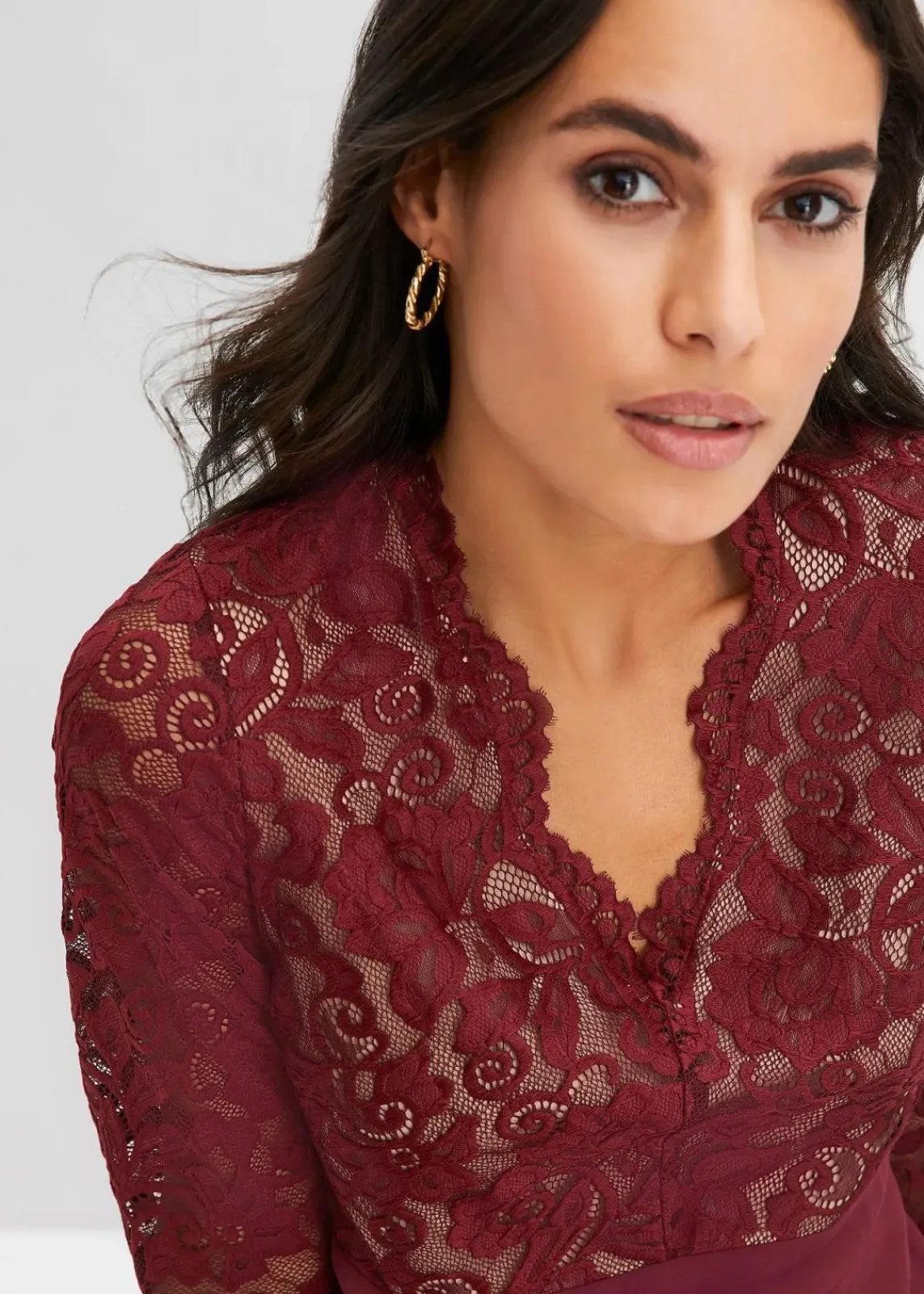 bonprix Kleider|Festliche Mode^Chiffonkleid mit Spitze ahornrot