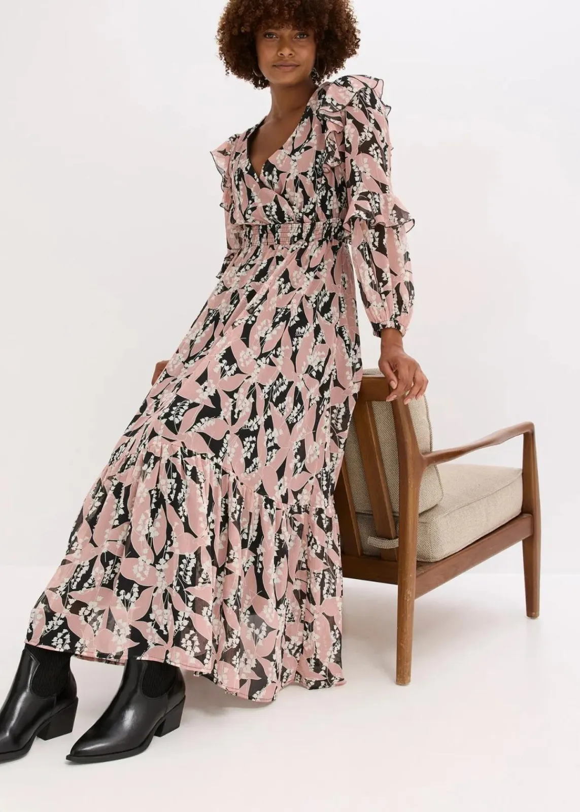 bonprix Bekleidung·Pullover & Strickjacken|Kleider^Chiffonkleid mit Volants schwarz/rosenholz floral