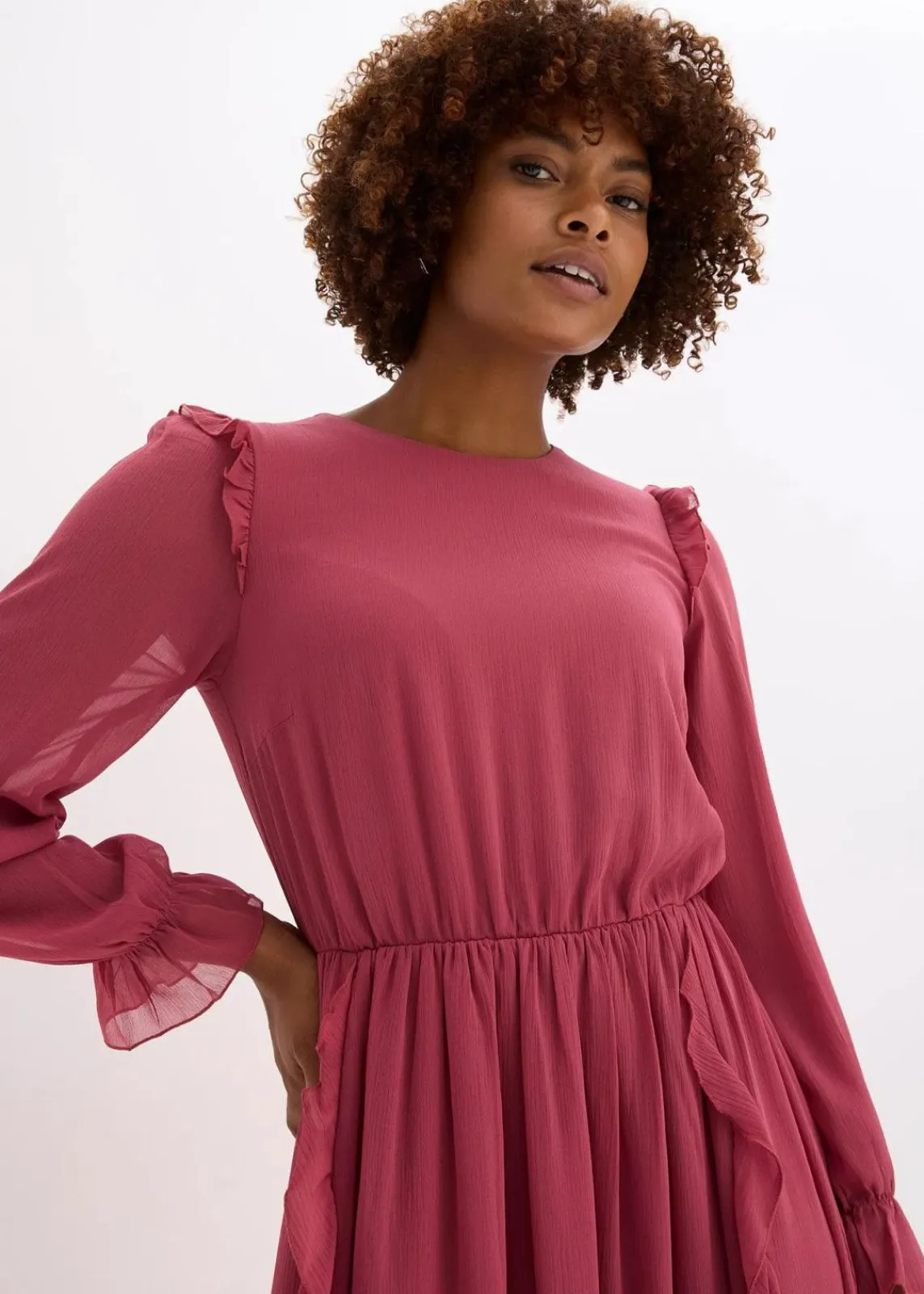 bonprix Bekleidung·Pullover & Strickjacken|Kleider^Chiffonkleid mit Volants waldbeere