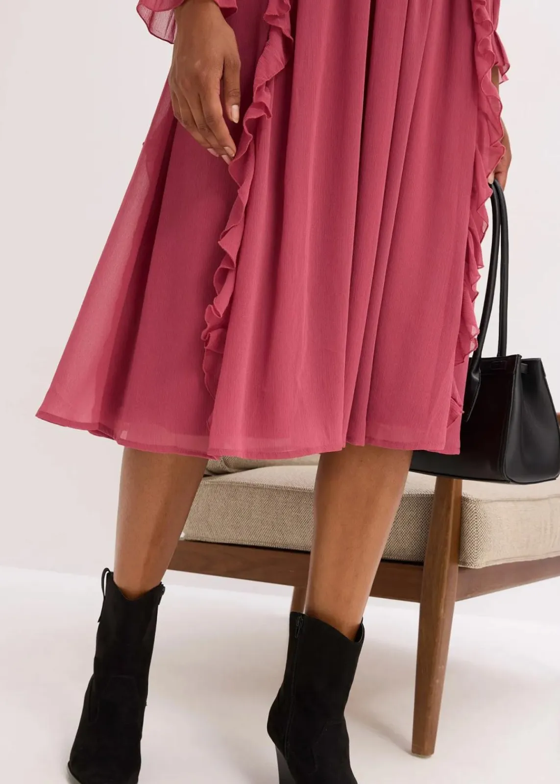 bonprix Bekleidung·Pullover & Strickjacken|Kleider^Chiffonkleid mit Volants waldbeere