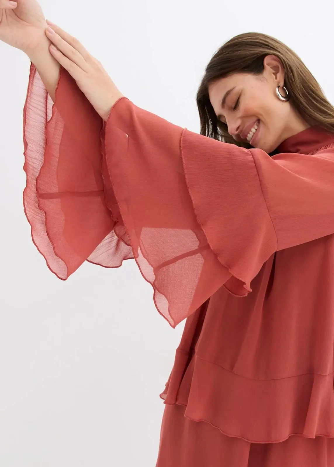 bonprix Bekleidung·Pullover & Strickjacken|Nachhaltigere Materialien^Chiffonkleid mit Volants marsalabraun