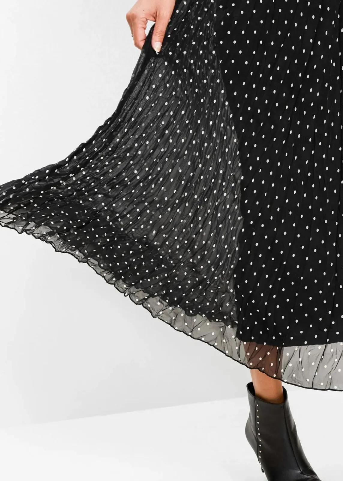 bonprix Bekleidung·Sportbekleidung|Nachhaltigere Materialien^Chiffon-Rock in Crash-Optik schwarz/weiß gepunktet
