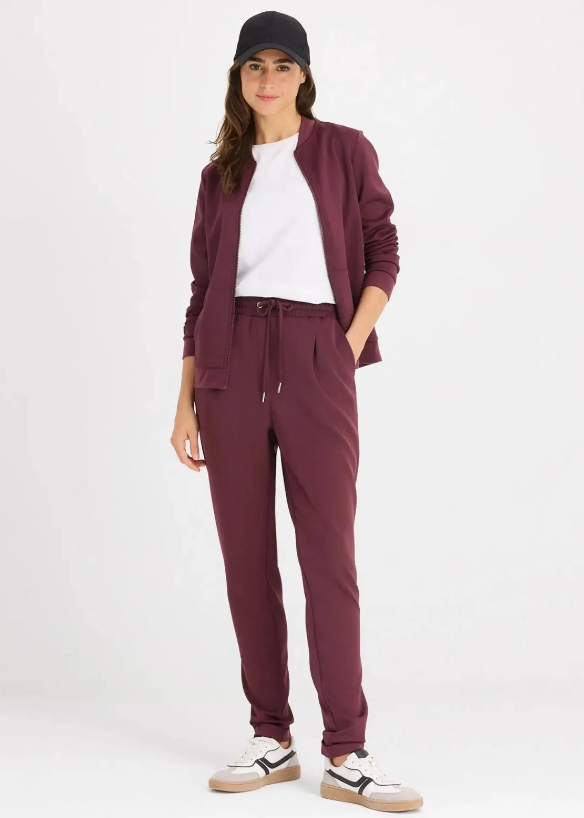 bonprix Nachhaltigere Materialien|Hosen^Chinohose aus Scuba weinrot