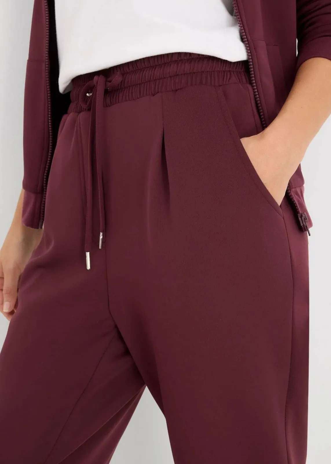 bonprix Nachhaltigere Materialien|Hosen^Chinohose aus Scuba weinrot