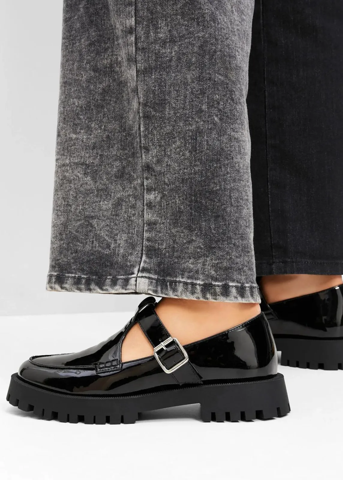 bonprix Slipper & Halbschuhe|Sommerschuhe^Chunky Loafer mit Cut-Outs schwarz lack
