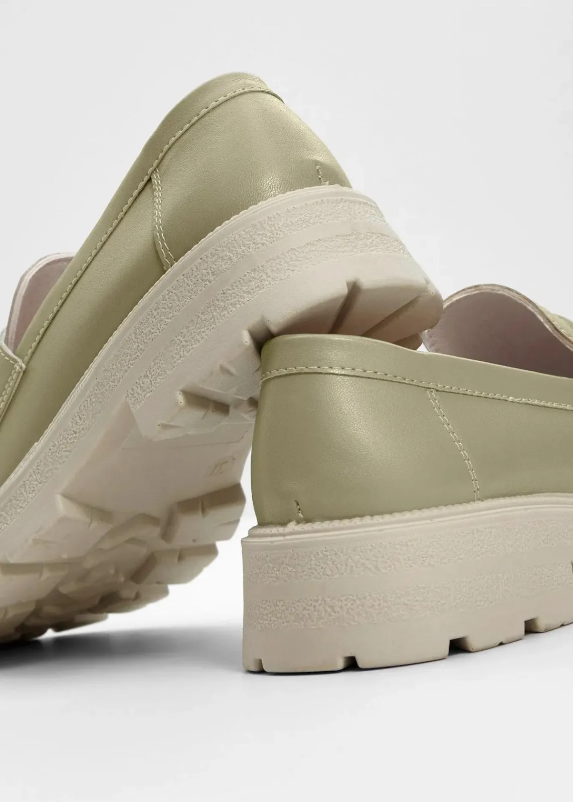 bonprix Sommerschuhe|Loafer^Chunky Loafer mit leichter Sohle rauchkhaki