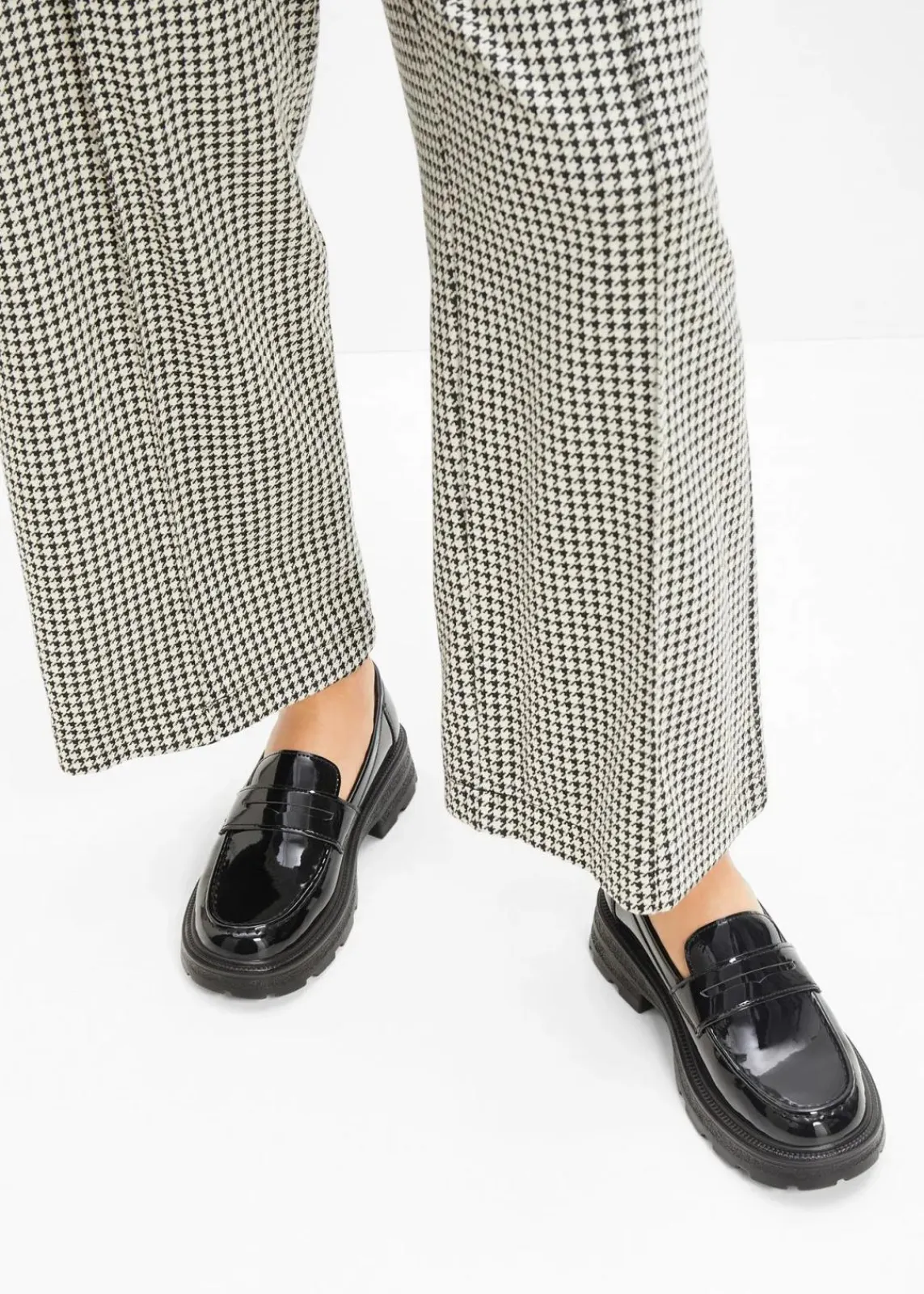 bonprix Sommerschuhe|Loafer^Chunky Loafer mit leichter Sohle schwarz lack