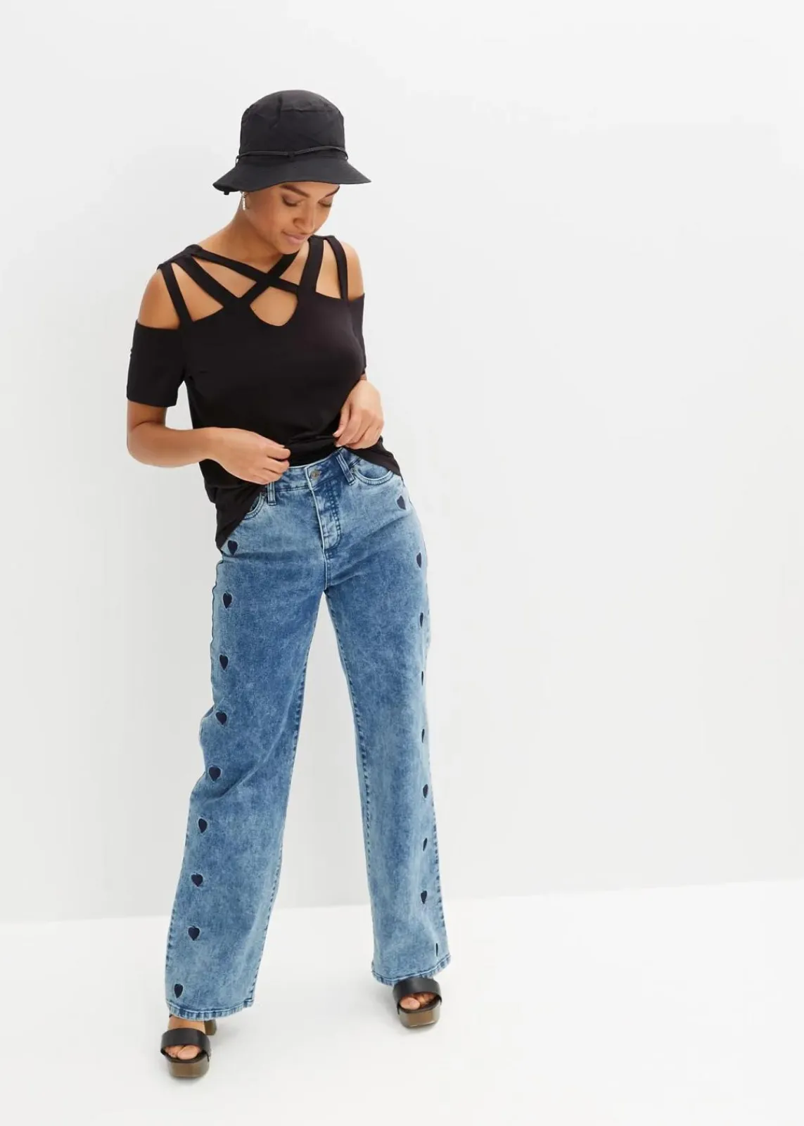 bonprix Shirts & Tops|Nachhaltigere Materialien^Cold-Shoulder-Shirt aus softer Viskose schwarz