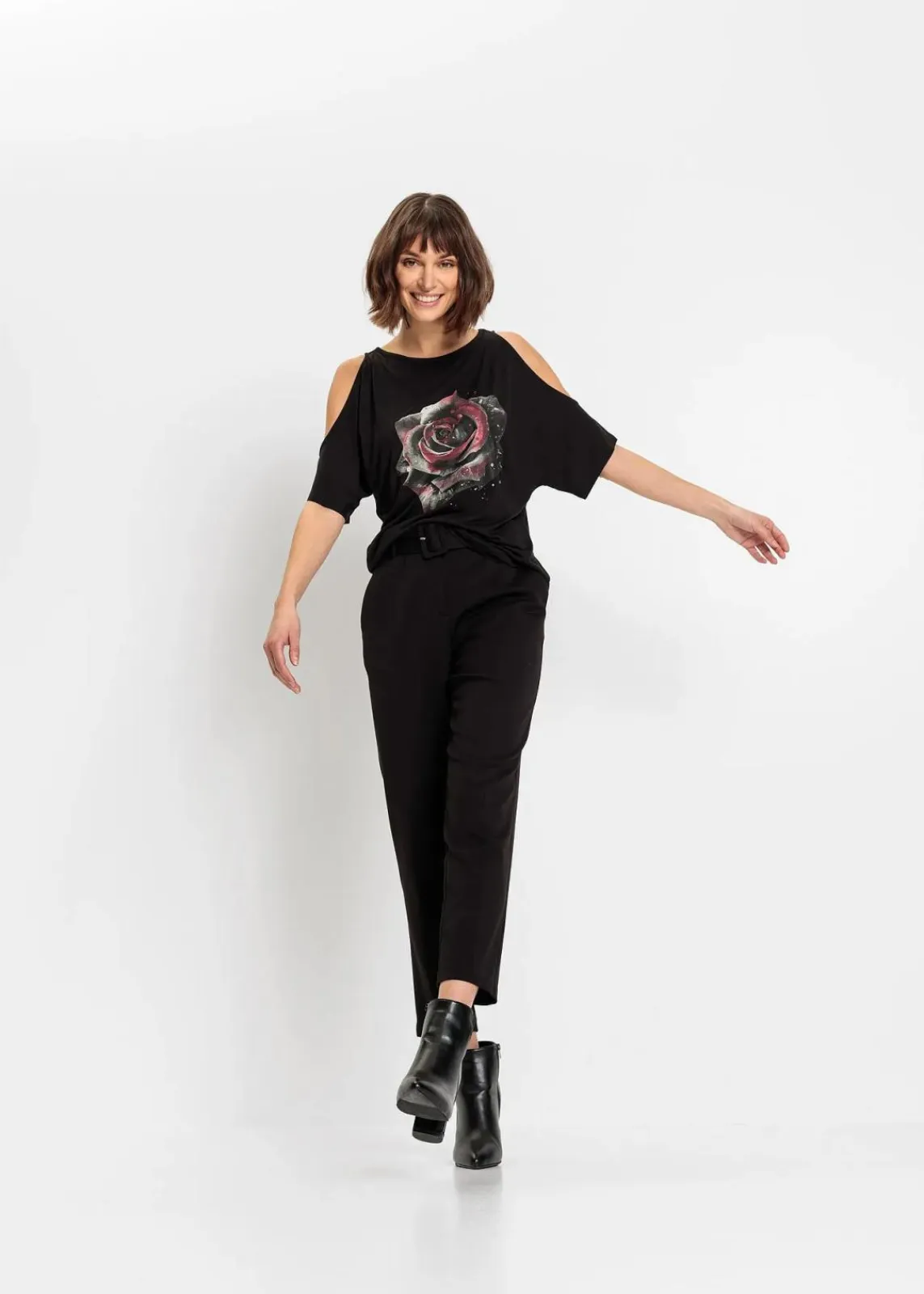 bonprix Shirts & Tops|Nachhaltigere Materialien^Cold-Shoulder-Shirt aus Viskose schwarz/grau floral