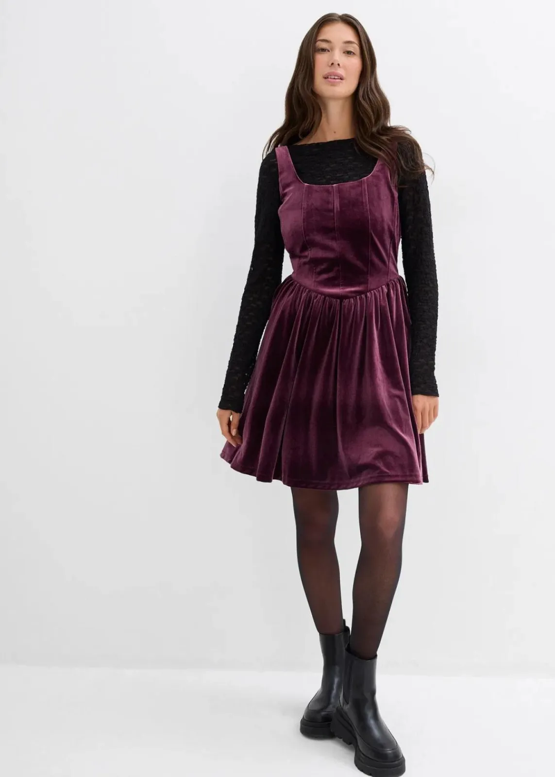 bonprix Kleider^Corsagenkleid aus softem Samt weinrot