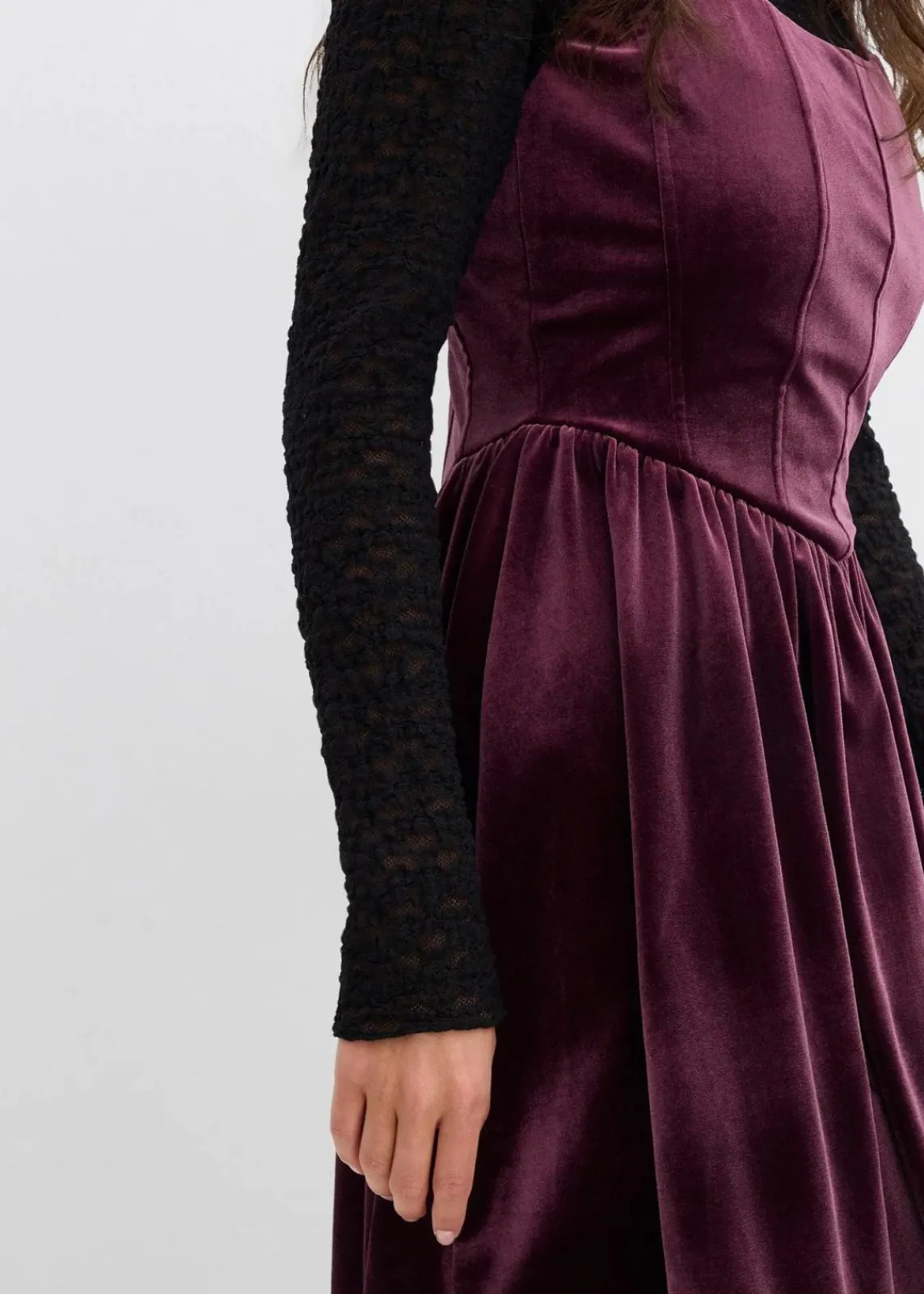 bonprix Kleider^Corsagenkleid aus softem Samt weinrot