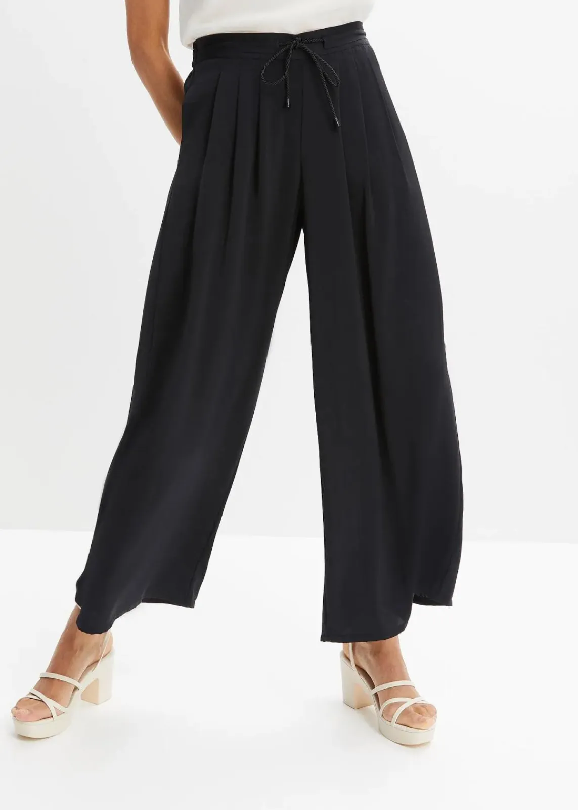 bonprix Bekleidung·Kleider|Hosen^Culotte aus fließendem Satin schwarz