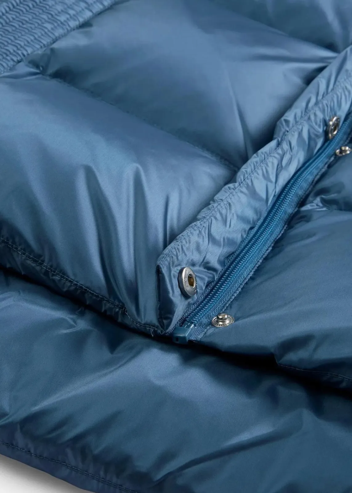 bonprix Bekleidung·Hosen|Premium^Daunenjacke mit recycelten Daunen und Strickärmeln wellenblau