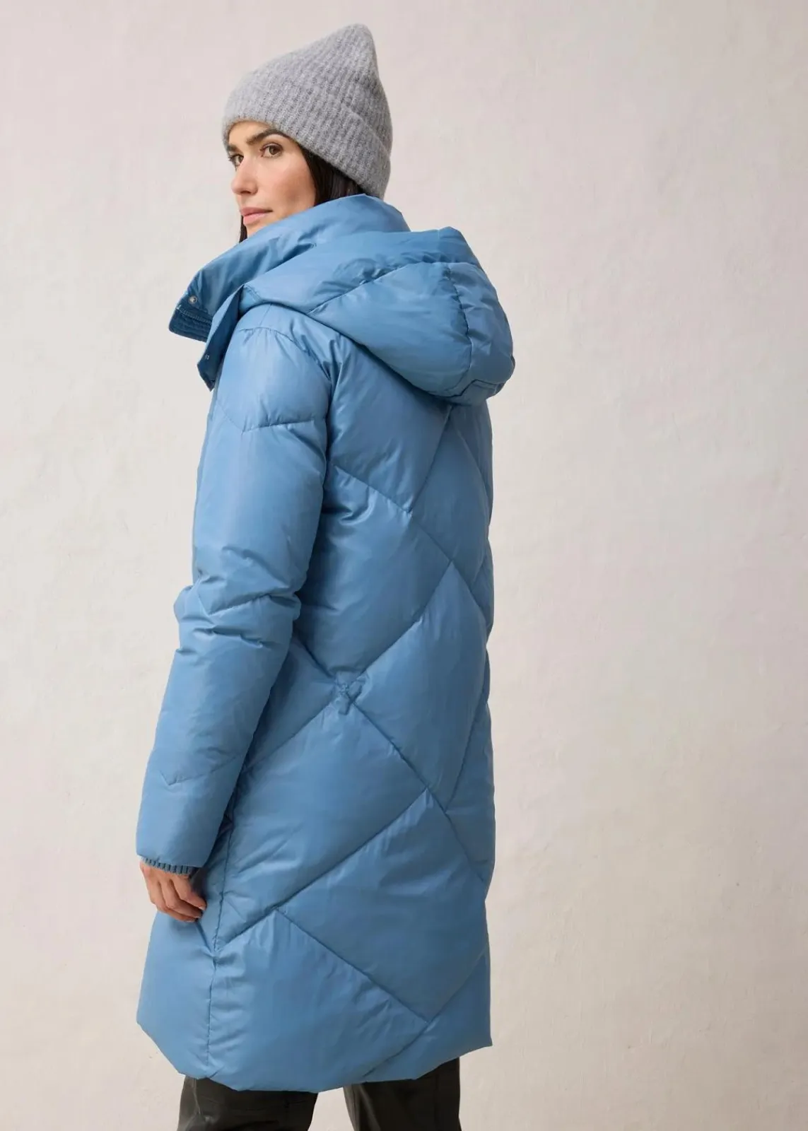 bonprix Bekleidung·Hosen|Nachhaltigere Materialien^Daunenmantel mit recycelten Daunen, wasserabweisend wellenblau
