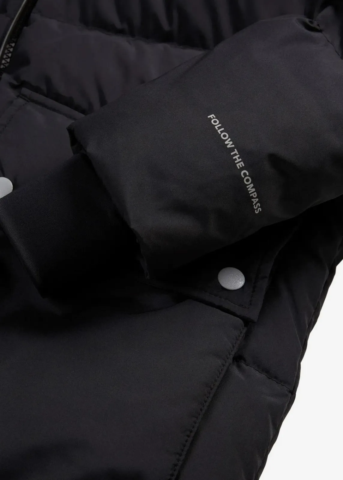 bonprix Bekleidung·Hosen|Nachhaltigere Materialien^Daunenmantel mit reflektierenden Details wellenblau