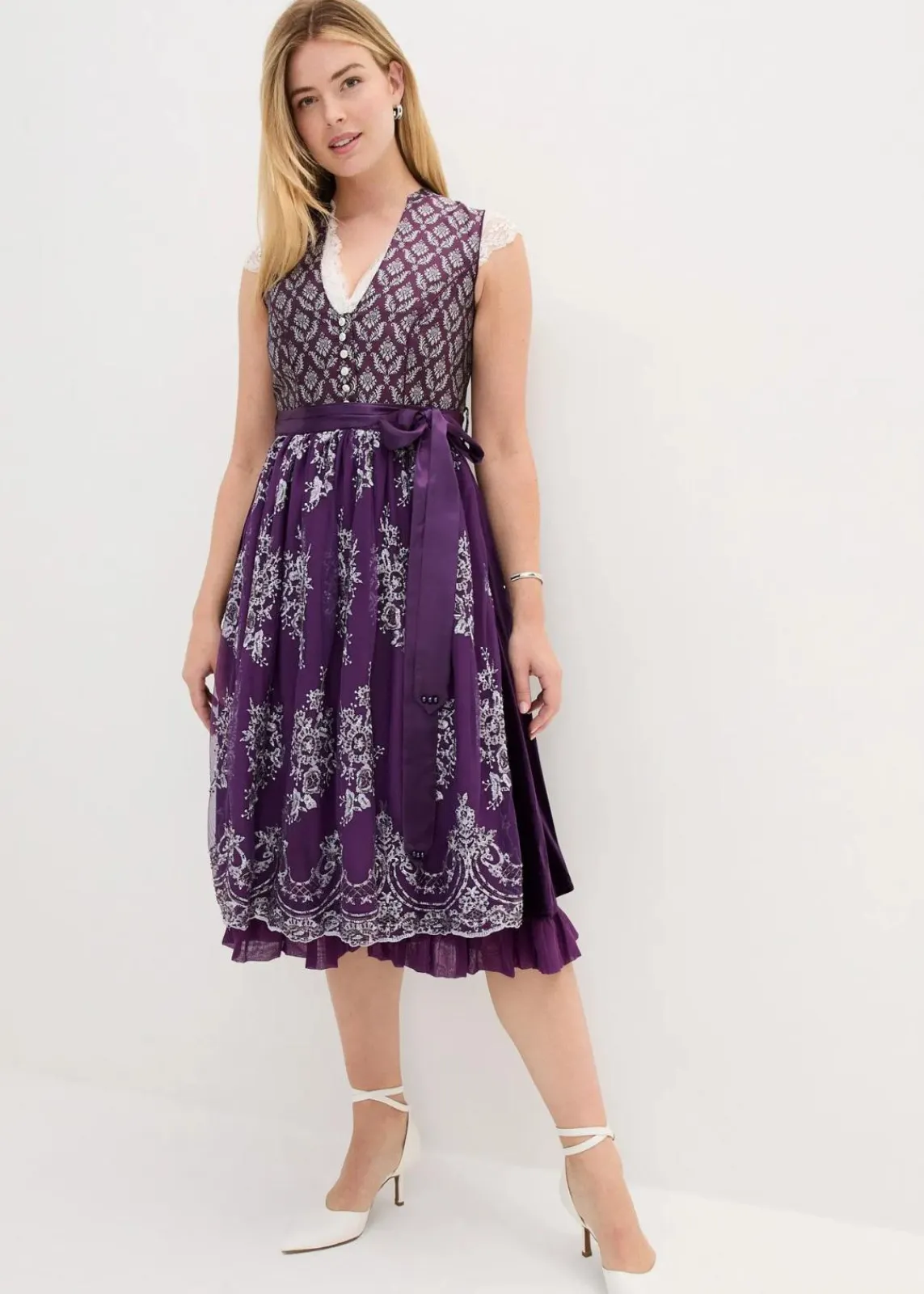 bonprix Kurzgrößen|Bekleidung·Pullover & Strickjacken^Dirndl mit Jacquard und Stickerei (2-tlg.Set) dunkellila
