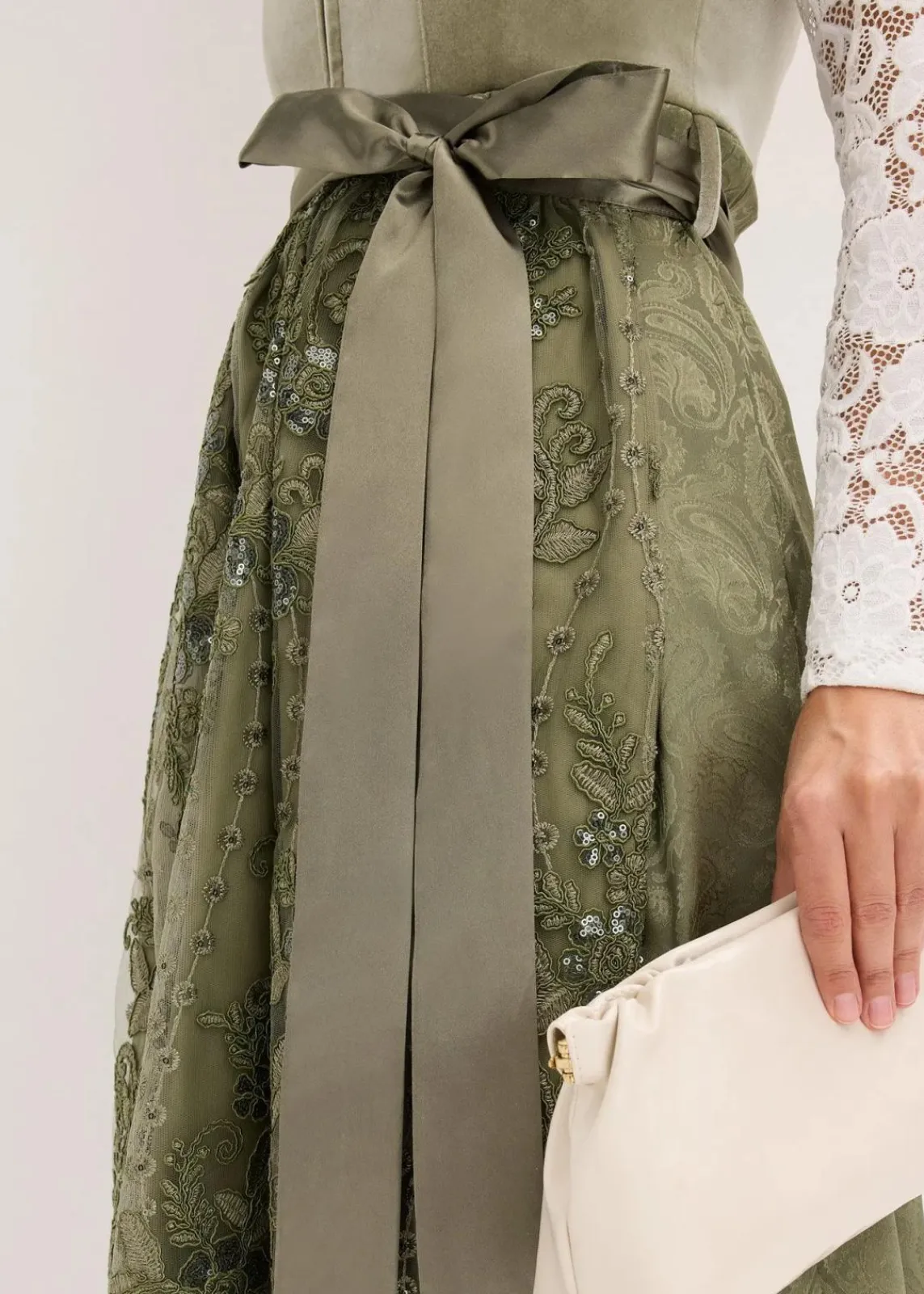 bonprix Bekleidung·Pullover & Strickjacken|Kleider^Dirndl mit Pailletten Schürze (2-tlg.Set) moosgrün/champagner