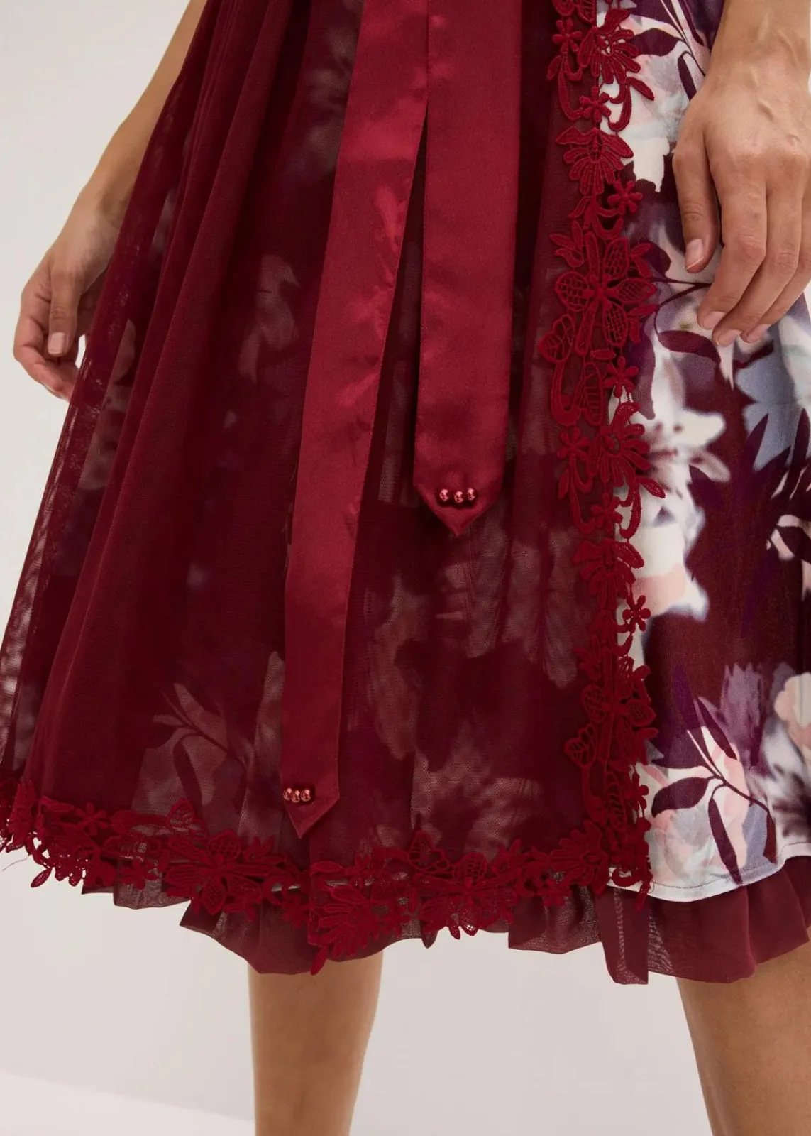bonprix Kleider^Dirndl mit Stickerei und Samtrock (2-tlg.Set) rubinrot geblümt