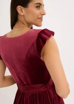 bonprix Bekleidung·Pullover & Strickjacken|Kleider^Dirndl und Schürze (2-tlg.Set) dunkelbeere/rubinrot