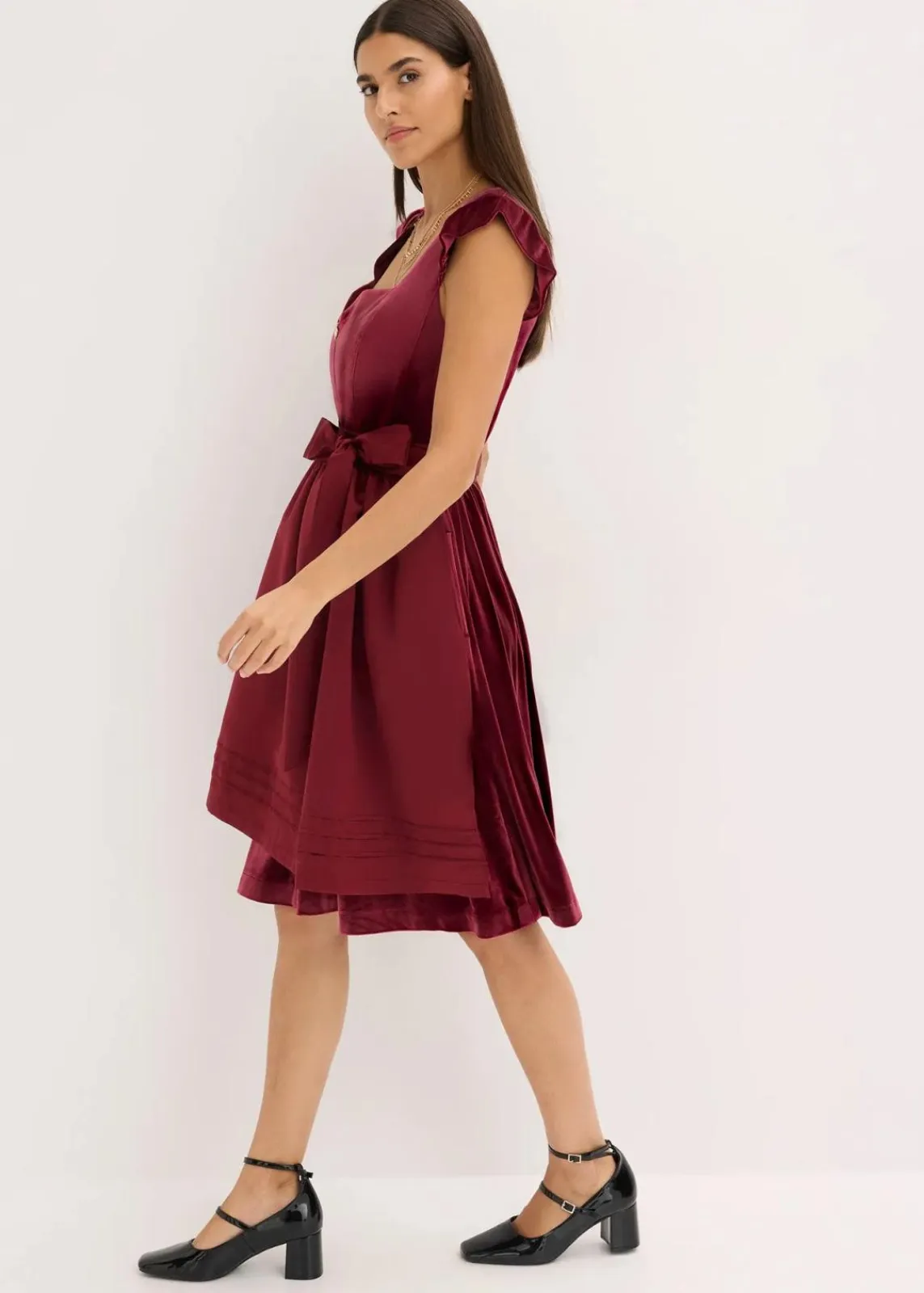 bonprix Bekleidung·Pullover & Strickjacken|Kleider^Dirndl und Schürze (2-tlg.Set) dunkelbeere/rubinrot