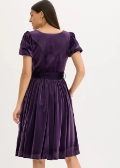 bonprix Bekleidung·Pullover & Strickjacken|Kleider^Dirndl und Schürze (2-tlg.Set) dunkellila