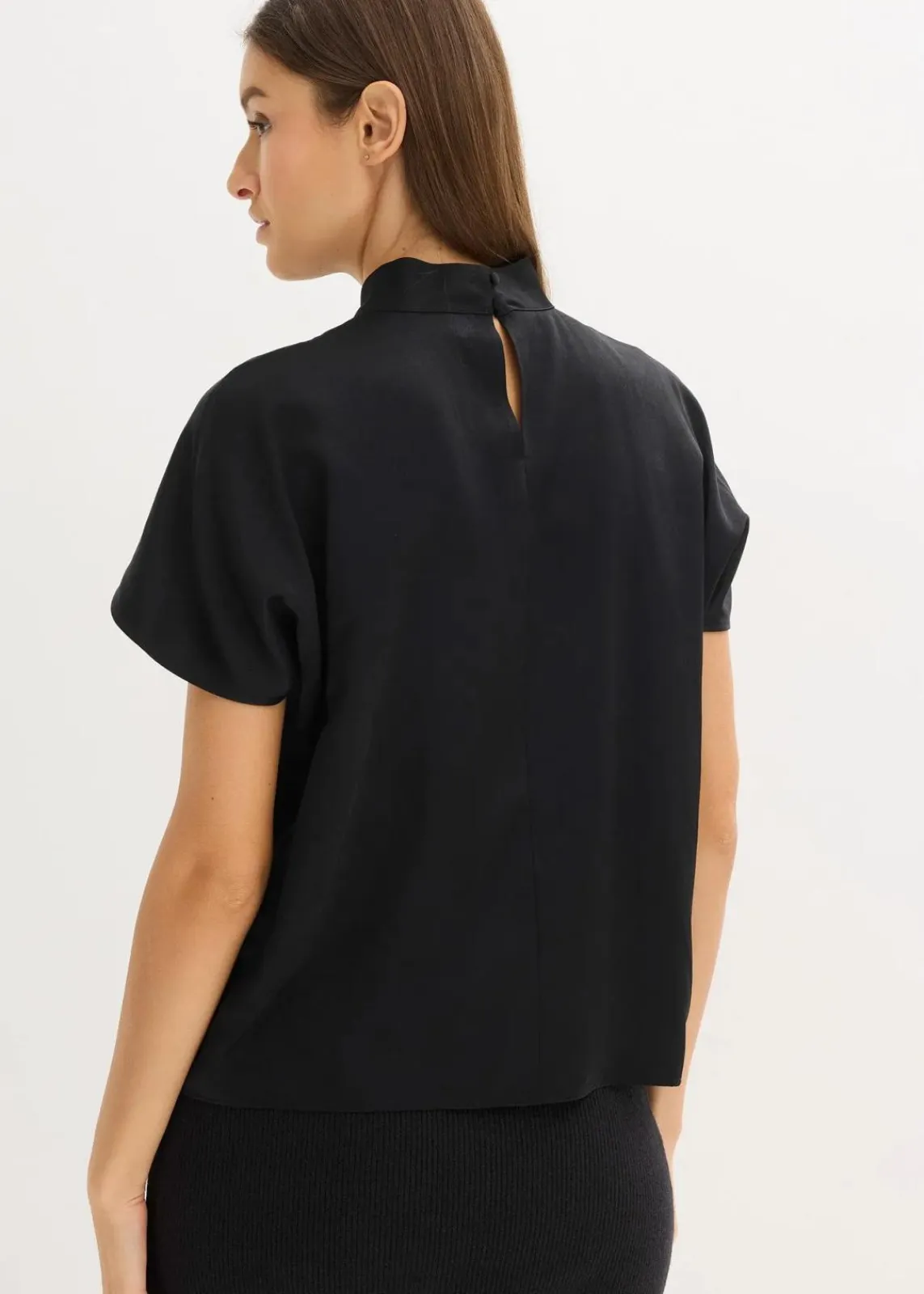 bonprix Bekleidung·Jacken & Mäntel|Blusen & Tuniken^Elegante Kurzarmbluse aus glänzenden Satin schwarz