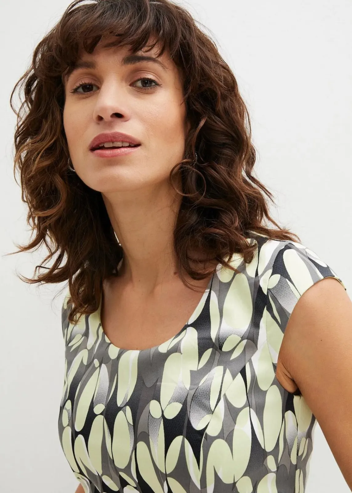 bonprix Bekleidung·Pullover & Strickjacken|Kleider^Etuikleid bedruckt helllimette bedruckt